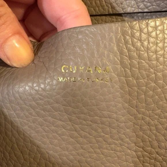 Cuyana 13” System Tote with laptop sleeve and adjustable strap - Picture 2 of 14